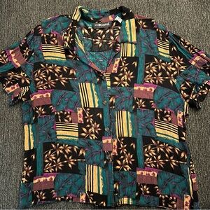 VINTAGE VTG Sag Harbor Petite Colorful Geometric Patterned Button Blouse